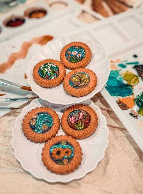 2-Hr Coffee and Biscuit Painting - Edible Paint - Starting with food paint and five coffee biscuits