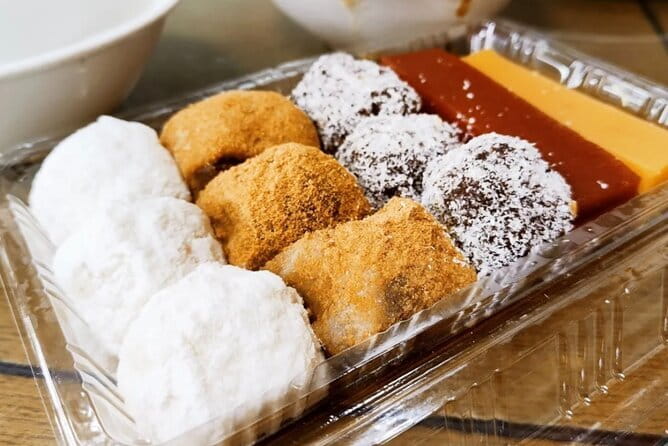 Beijing Hutong Breakfast & Coffee Tour - Breakfast starts with sesame balls and wontons