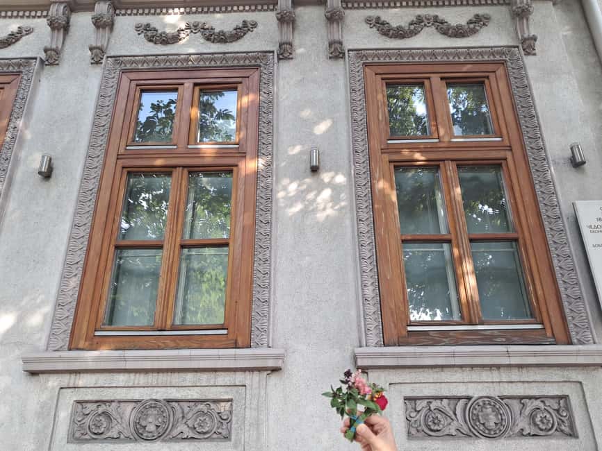 Belgrade: Women's Side of History Walking Tour with Coffee - Who should book this walking tour?