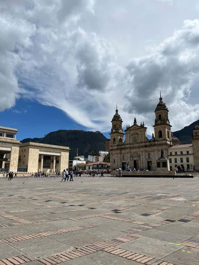Bogotá: Candelaria Tour with Cacao and Coffee Workshop - Why La Candelaria makes a good first Bogotá walk