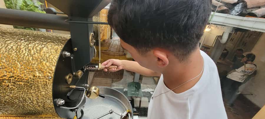 Bogota: Roasting Experience Tour with Exotic Coffee - From green beans to the first roast