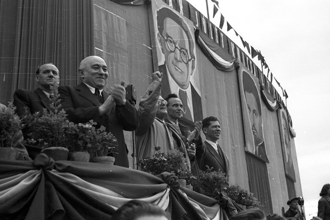 Born Under The Red Star - Communist tour with Coffee in a Retro Bar - The retro bar stop is part of the value