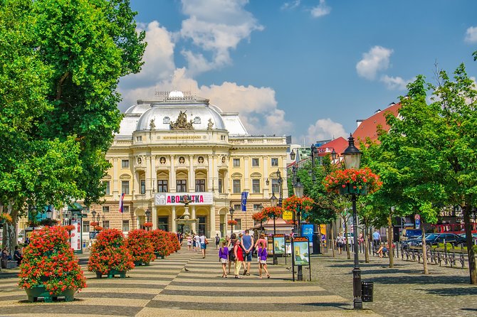Bratislava From Vienna By Bus With Coffee & Cake - Coffee, cake, and a pause in the center