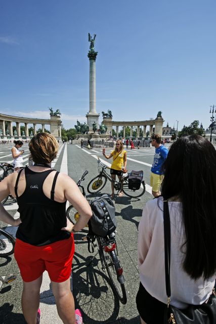 Budapest: City Bike Tour with Coffee Stop - Guide quality and group size