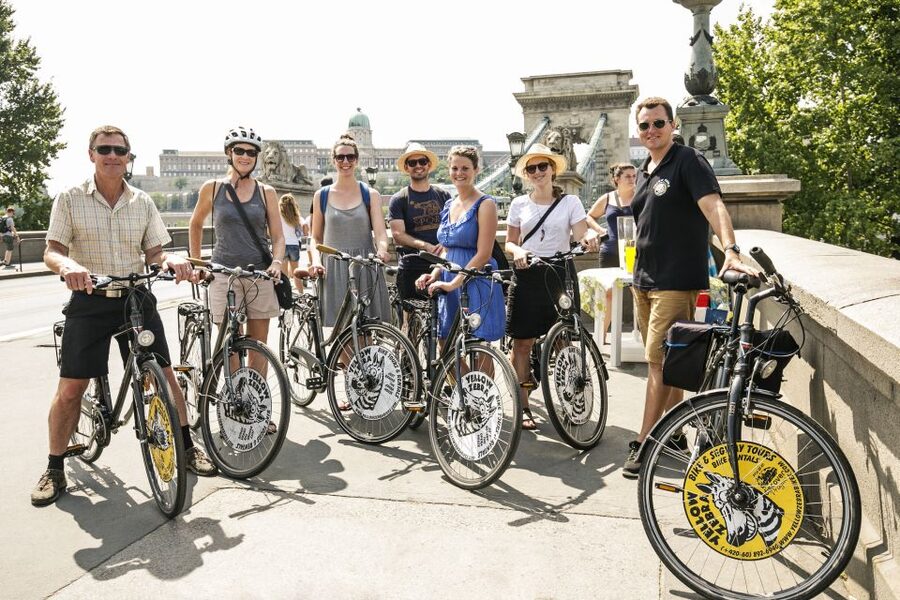 Budapest: City Bike Tour with Coffee Stop - Heroes’ Square and City Park