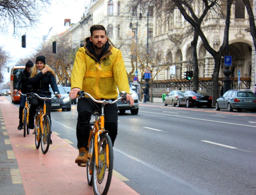 Budapest: City Bike Tour with Coffee Stop - Bridges, the Market Hall, and the return to Pest