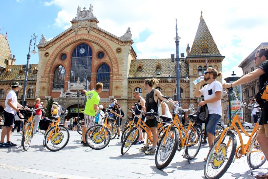 Budapest: City Bike Tour with Coffee Stop - The coffee and pastry break