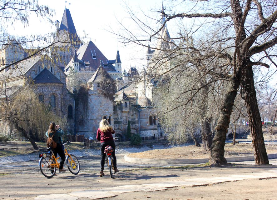 Budapest ❤️Winter Bike Tour with Coffee Stop❤️ - Liberty Square and Budapest’s political memory