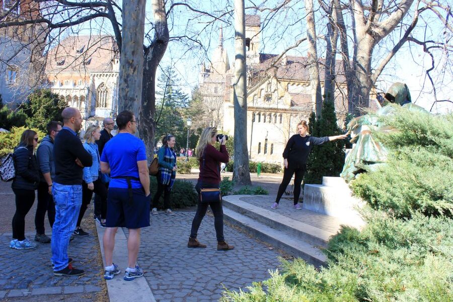 Budapest ❤️Winter Bike Tour with Coffee Stop❤️ - The cafe stop, pastry, and a real winter reset