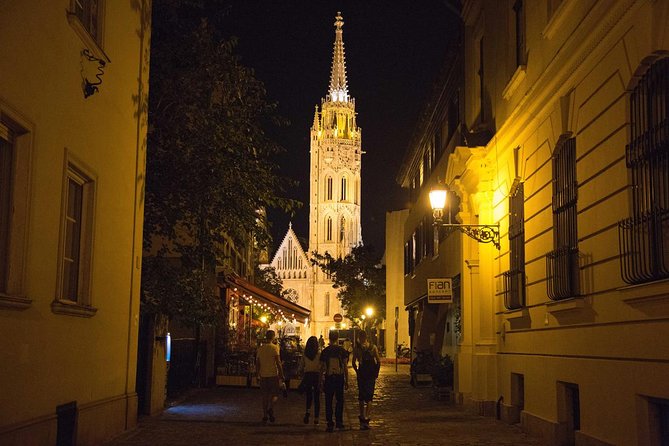 Castle District tour with Matthias Church Ticket & Cake & Coffee - Why a private Buda walk works so well