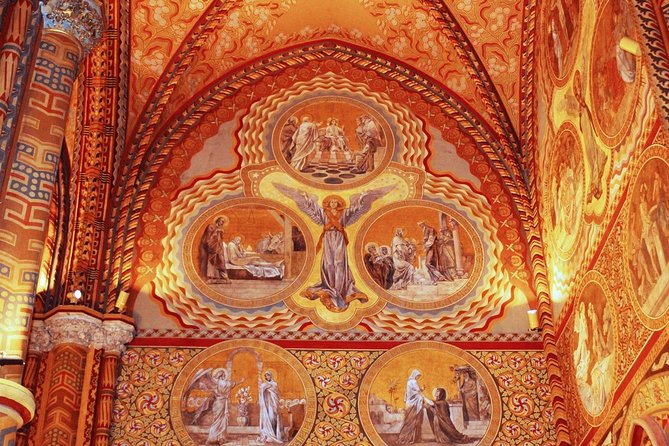 Castle District tour with Matthias Church Ticket & Cake & Coffee - Holy Trinity Square and the plague column