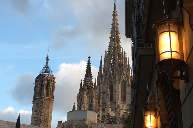 Coffee and Art Tour walking Gothic Quarter, Official Guide - A small modern gallery with a local point of view