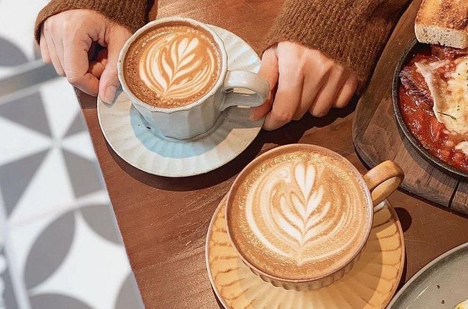 Coffee Crawl in Barcelona - A theatre stop and the value of looking up