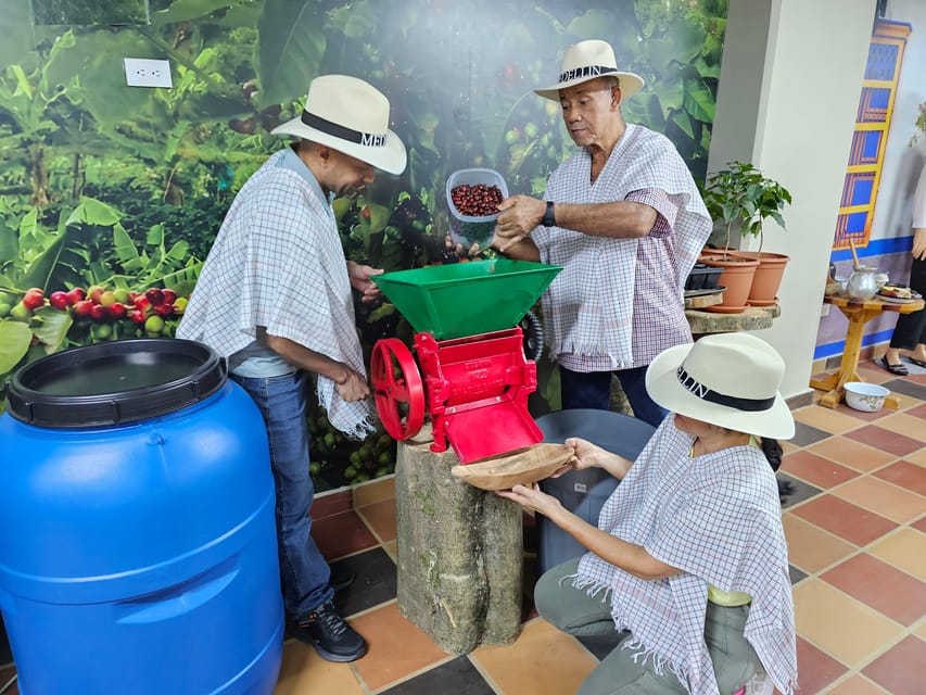 Coffee Experience with roasting show in Comuna 13 - Why this coffee stop belongs in your Comuna 13 plans
