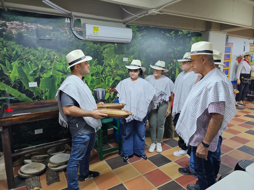 Coffee Experience with roasting show in Comuna 13 - Coffee cream for your hands