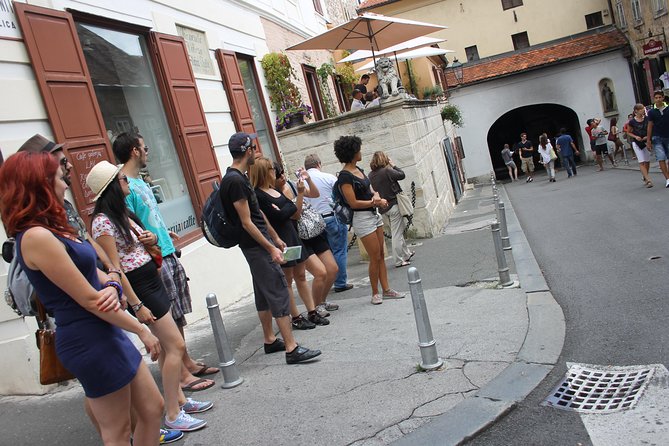 Coffee pleasure walking tour - Coffee first at Ban Jelačić Square