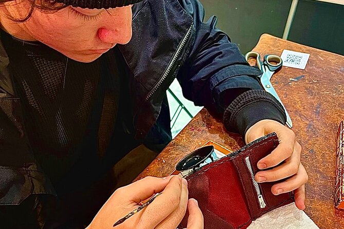 Create your own leather wallet in Florence + coffee - Coffee, tea, and a slower Florence break