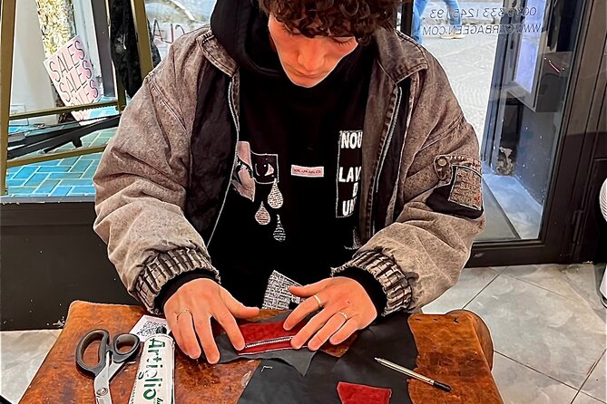 Create your own leather wallet in Florence + coffee - What the two and a half hours feel like