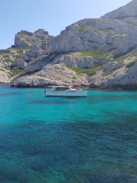 Cruise, Coffee and Swimming in the Calanques of Frioul - Eighty minutes among the Frioul coves