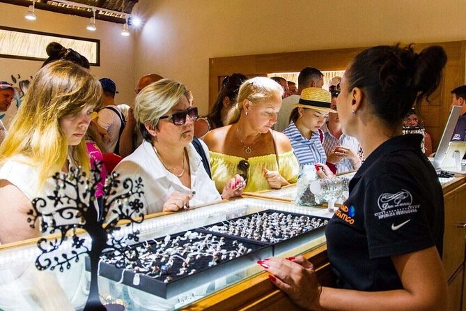 Discover Dominican Treasures: Rum, Cigars, Coffee & Chocolate - What happens at the downtown Punta Cana stop