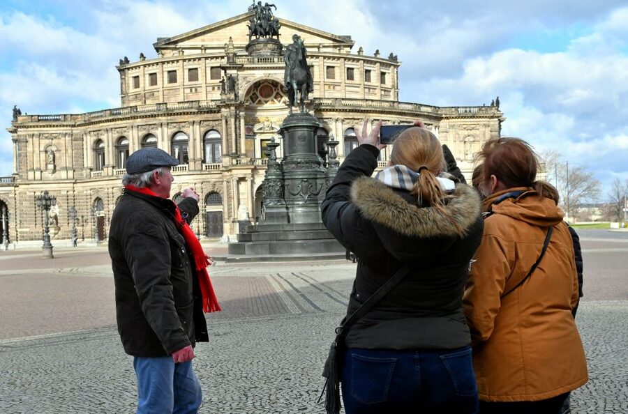 Dresden: Guided City Walk with a Cup of Coffee - Dresden in 90 minutes: a smart first look