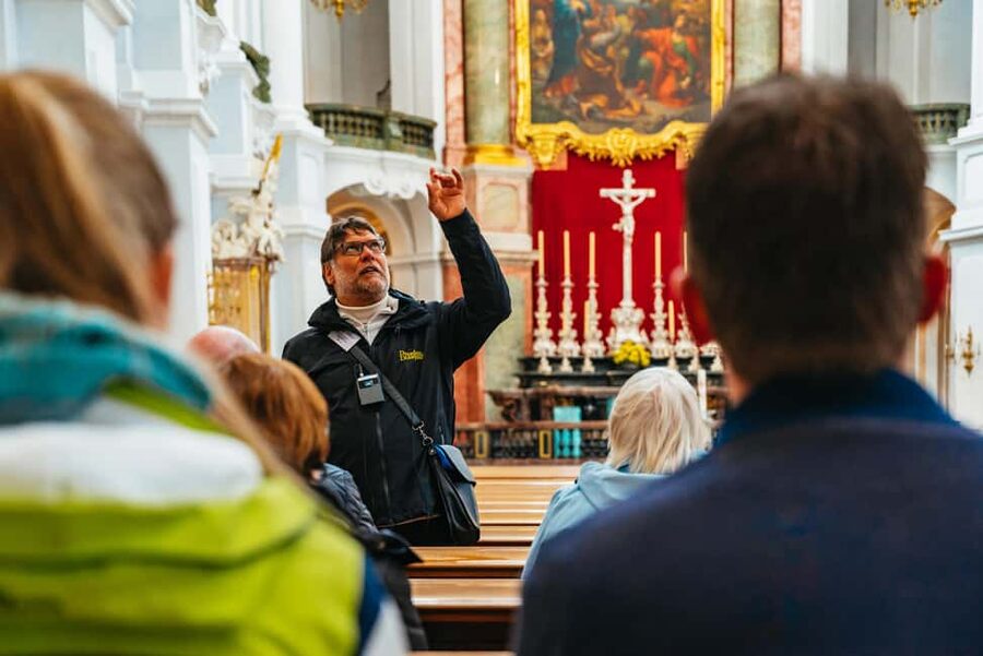 Dresden: Guided City Walk with a Cup of Coffee - Stallhof and Fürstenzug: royal life in public view