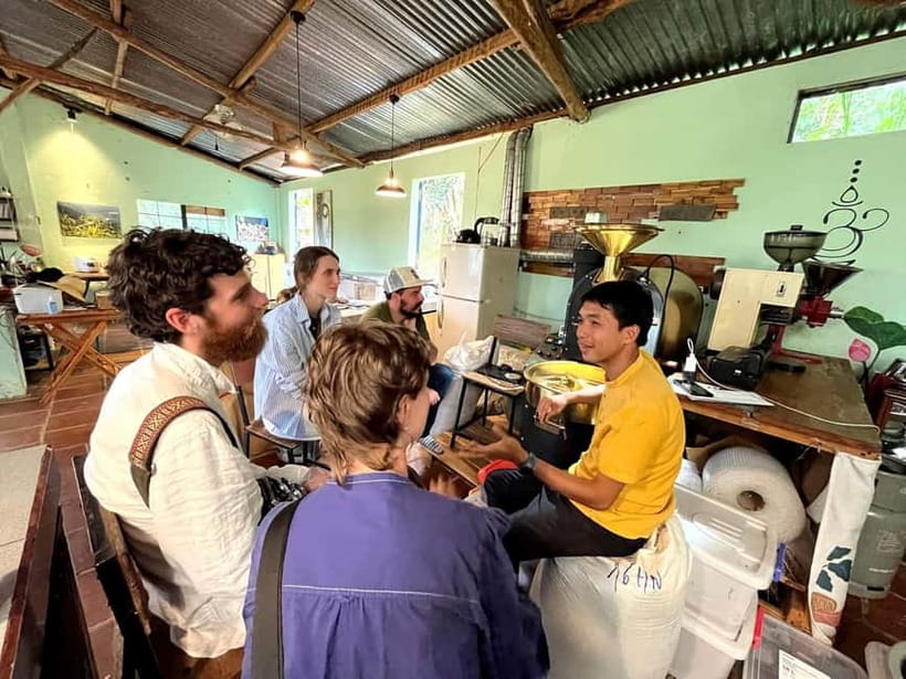 Experience specialty coffee with sustainable coffee farmers - Roasting green beans yourself