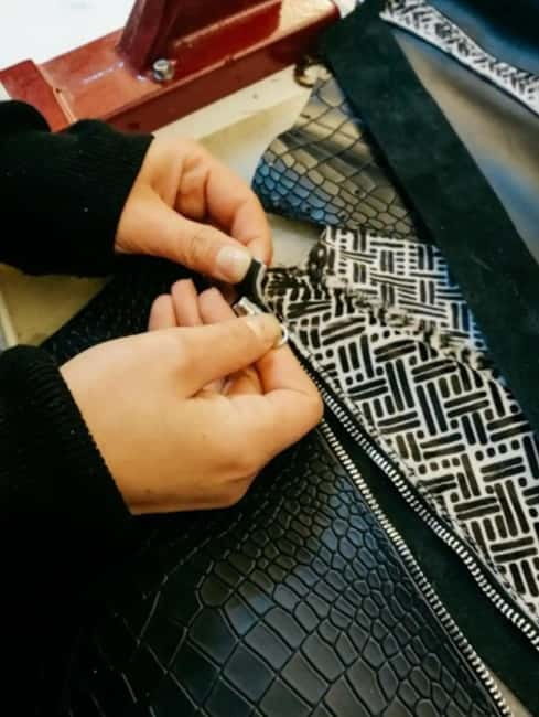 Florence: Leather Wallet-Making Workshop with Coffee - Choosing leather, color, and wallet style