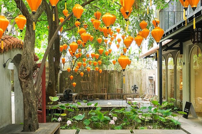 [Free E-sim] Half day Instagram Cafe Tour in Ho Chi Minh - Cong Cafe and the first taste of Vietnamese coffee