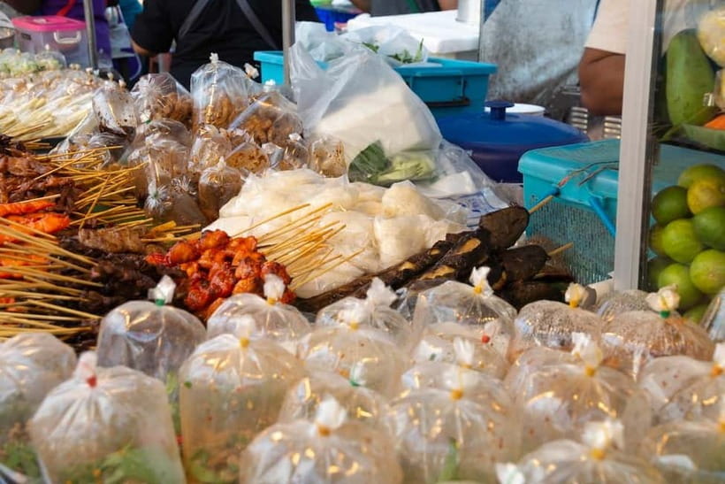 From Bangkok: Don Wai Market, Wat Samphran & Lotus Café Tour - Wat Samphran and the pink dragon tower