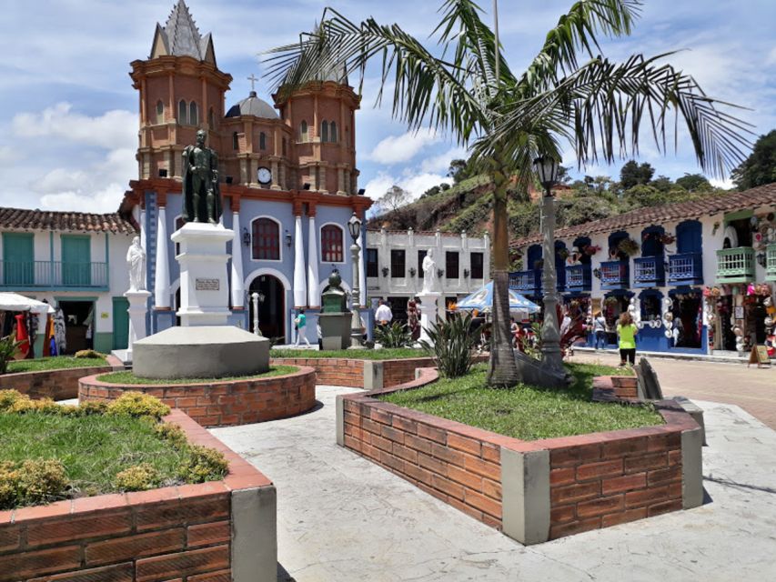 From Medellin: Private Guatape Car Tour with Coffee Tour - What a private guide adds