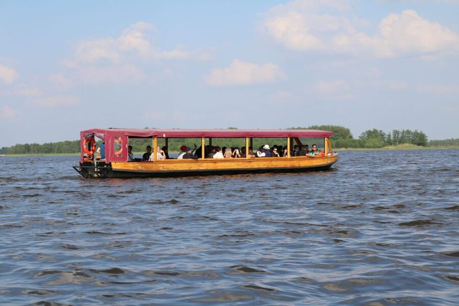 Giethoorn: Village & National Park Canal Cruise with Coffee - Giethoorn begins at the Koppers dock