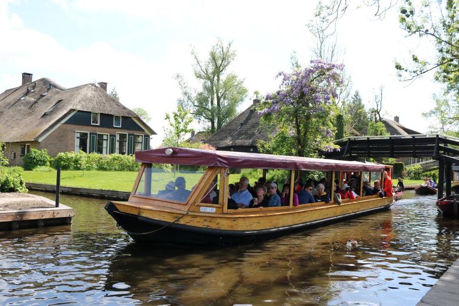 Giethoorn: Village & National Park Canal Cruise with Coffee - Who will enjoy this boat ride most