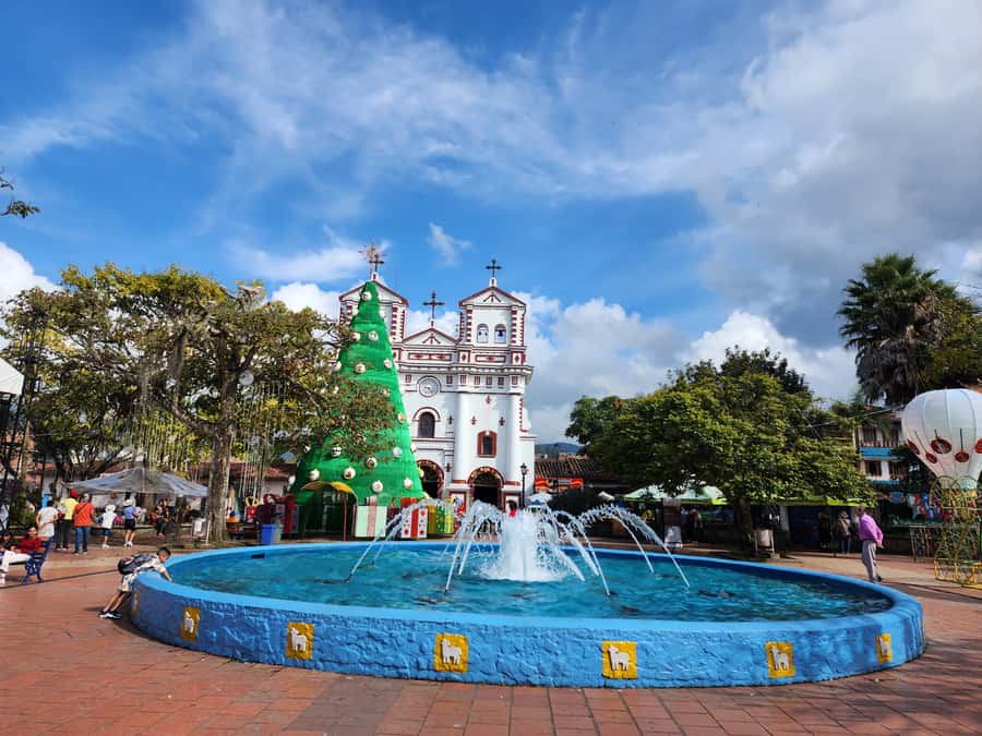 Guatape Coffee Villa including Rock Town & Waterfall - Why this Guatape day works so well