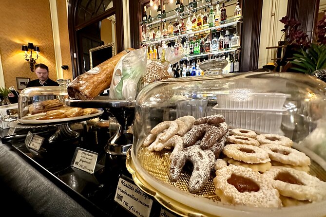 Guilty pleasures - A Budapest Dessert & Coffee House Tour - Chimney cake, the dessert that feels like a small show