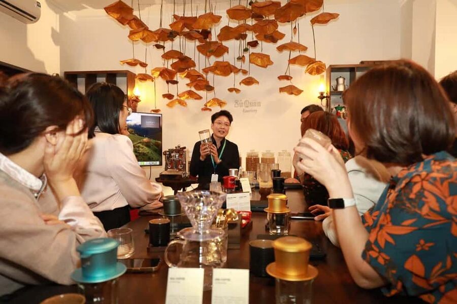Hanoi: Hands-On 5 Vietnamese Coffees & 3 Local Wines Tasting - Timing, access, and practical details