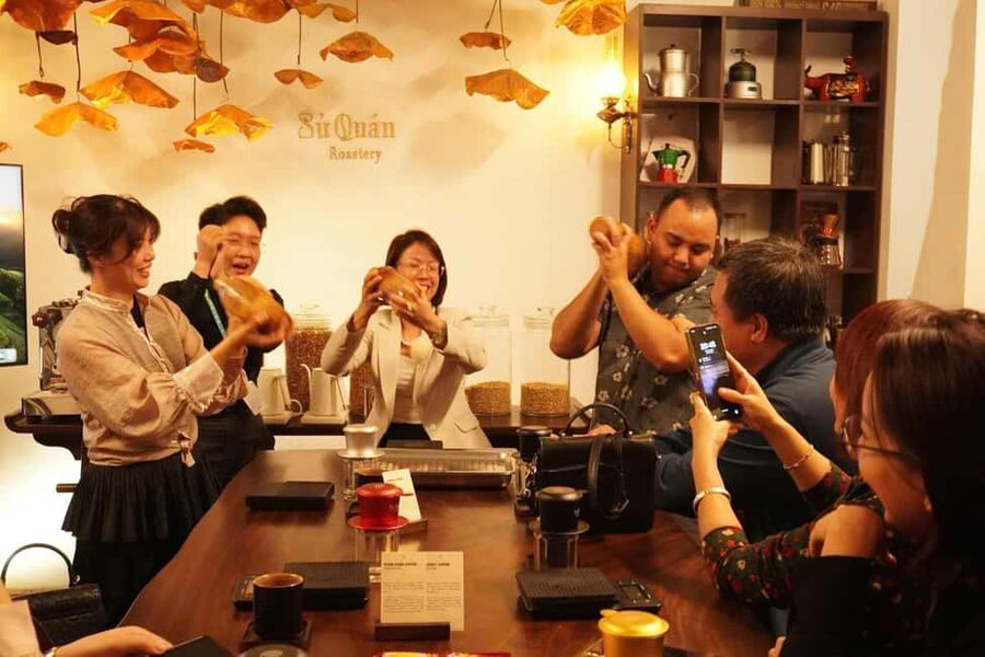 Hanoi: Hands-On 5 Vietnamese Coffees & 3 Local Wines Tasting - Who should book this workshop?