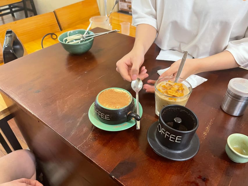 Hanoi: Hanoi Egg Coffee Class learning 5 coffees and stories - Welcome tea, coffee tasting, and the first lesson
