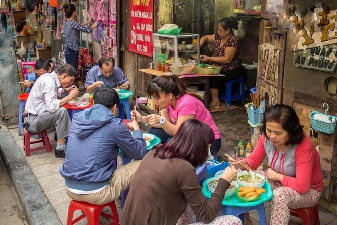 Hanoi Michelin Star Walking Food Tour & Train Street - Is $39.90 a fair price?