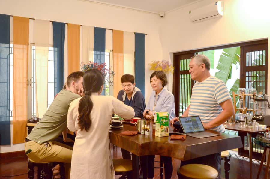 Hanoi: Vietnamese Coffee Workshop with 6 Brews and 8 Recipes - Teaching style and guide quality