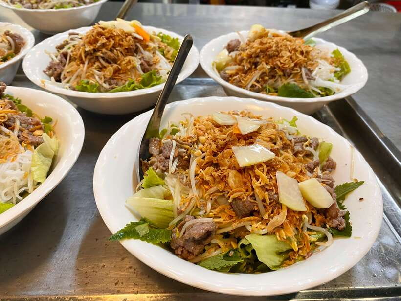 Hanoi: Vietnamese Street Food Tour with Egg Coffee - Key points at a glance