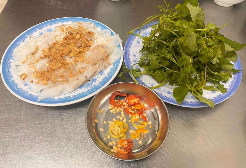 Hanoi: Vietnamese Street Food Tour with Egg Coffee - Vegetarian and gluten-free limits
