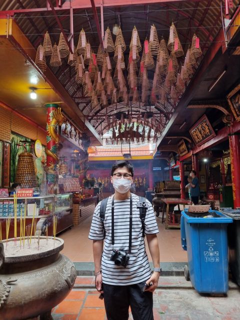 HCM City: Sightseeing Tour with Coffee and Fruit by Scooter - The oldest temple in Chinatown