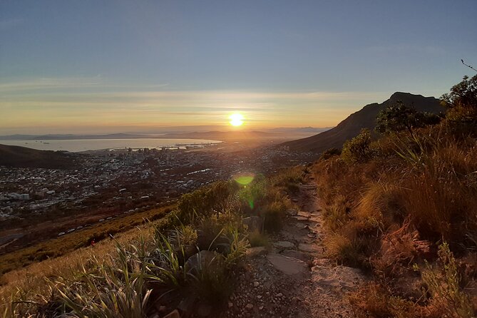 Hiking Lion's Head for sunrise, coffee & hotel Pick-up & Drop off - Twilight, the loop, and the route split