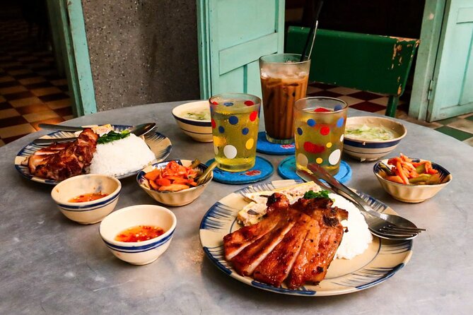 Ho Chi Minh Best Walking Tour: Food, Coffee & History - Coffee at old-school Cheo Leo Cafe