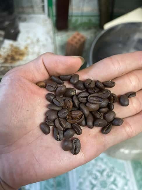 Hoi An:Coffee Making Class (Coffee: egg, Salt, Coconut, ...) - Inside the local roastery