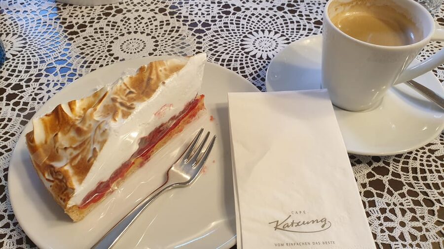 Innsbruck: Sweets & Coffee Tour - Private Guided Tour - A coffee break with Innsbruck built around it