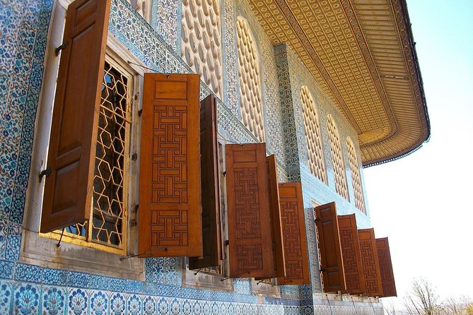 Istanbul Highlights: Guided Tour with Turkish Tea or Coffee - Why this four-hour route works for a first look at Istanbul