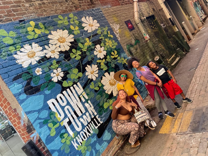 Knoxville: Hidden Gems Walking Tour with Ice Cream & Coffee - Coffee first, with a local pause