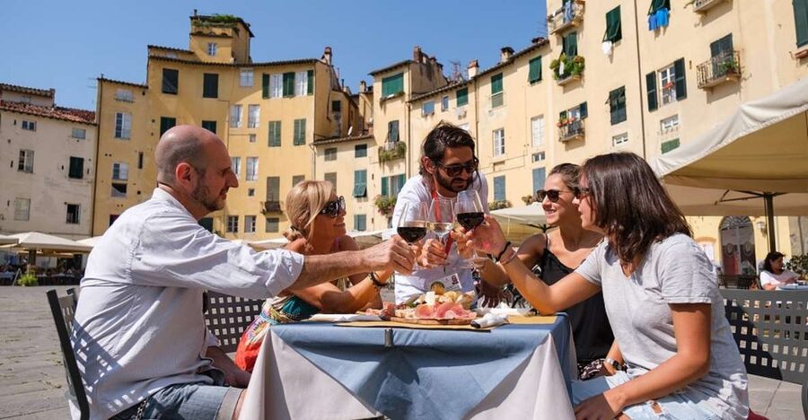 Lucca: Morning Food Tour with Snacks and Coffee - Why this tour works well in Lucca